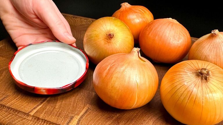 Scopri 5 trucchi per cuocere le cipolle senza soffritto, facili e salutari!